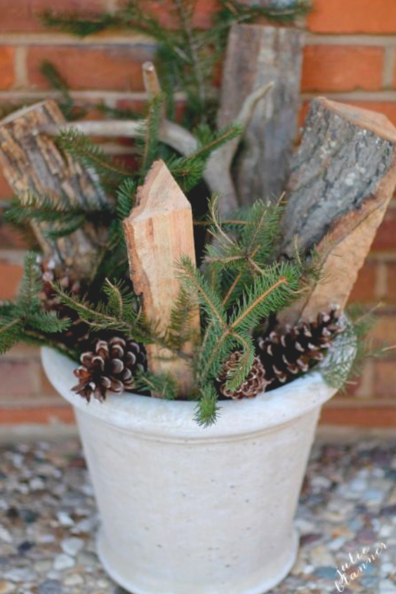 log-pine-arrangement