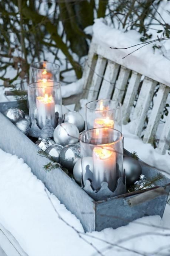 outdoor-candle-arrangement