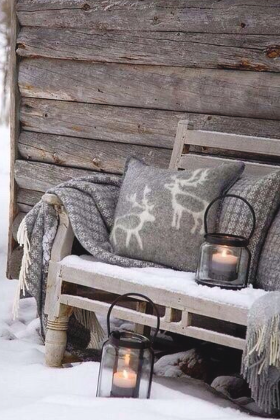 reindeer-on-pillow