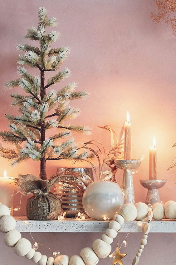 winter-decorations-on-mantle